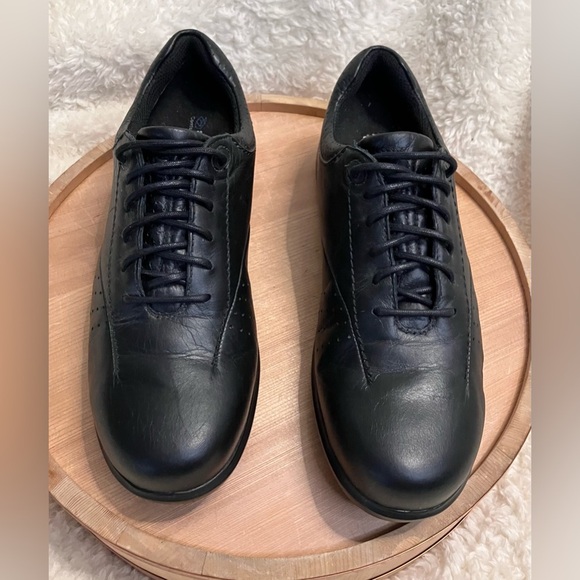EUC Aravon Farren Black Leather Flats Arch Support Work Nursing Sneakers Size 10 - Picture 2 of 8